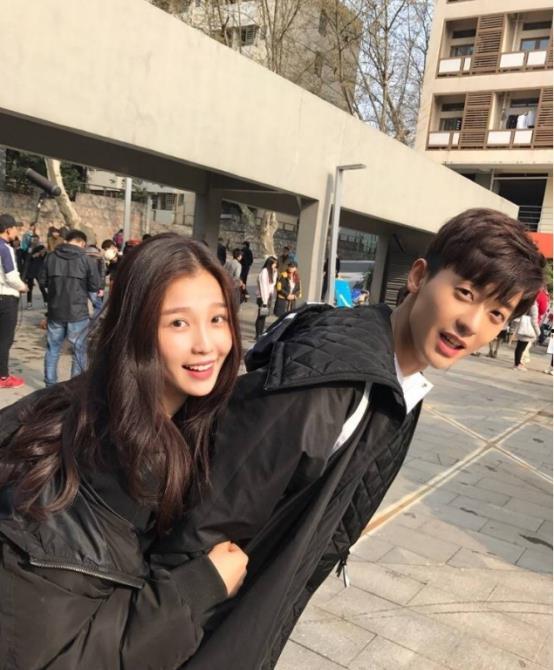 娱乐圈吃瓜文件是真的吗,真相揭秘还是无稽之谈？